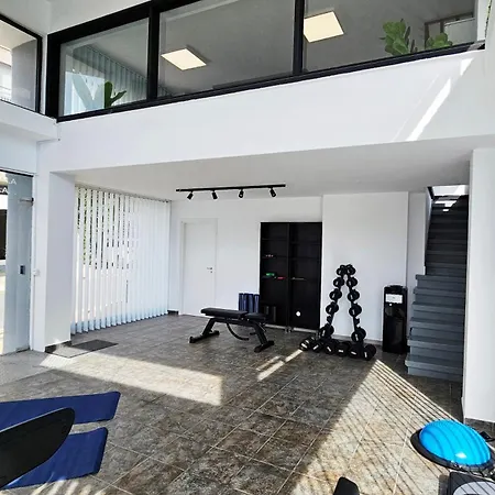Apartment Phaedrus Living Mini Art House Warhol